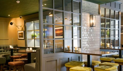 Breakfast and dinner served