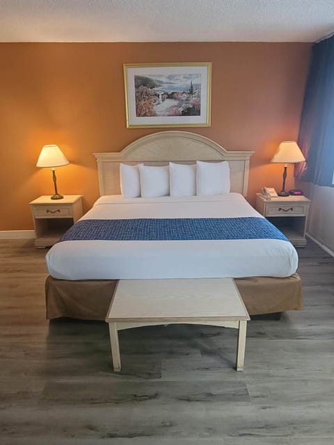 Superior Room, 1 King Bed | In-room safe, desk, iron/ironing board, free WiFi