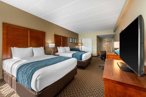 Suite, Multiple Beds, Accessible, Non Smoking | Pillowtop beds, in-room safe, desk, blackout drapes