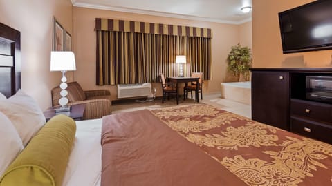 Suite, 1 King Bed, Accessible, Jetted Tub (Walk-in Shower) | In-room safe, desk, iron/ironing board, free WiFi