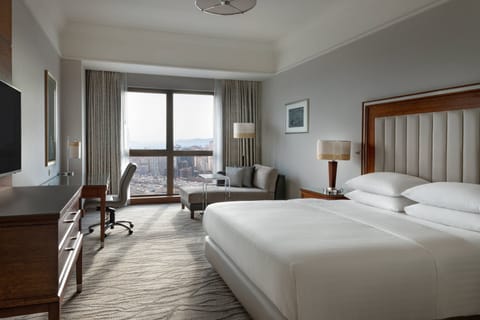 Deluxe Room, 1 King Bed, City View | Premium bedding, pillowtop beds, minibar, in-room safe