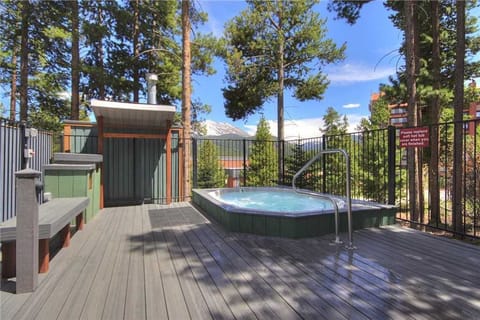 Classic Condo, 2 Bedrooms | Outdoor spa tub