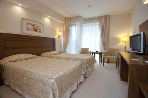 Deluxe Room (Free WiFi ) | Minibar, desk, soundproofing, iron/ironing board