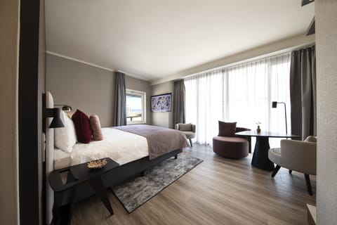 Superior Room, 2 Twin Beds (Ambassador) | Premium bedding, in-room safe, desk, iron/ironing board