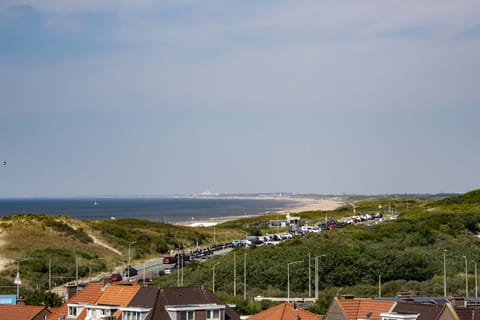 Premium bedding, in-room safe, desk, iron/ironing board