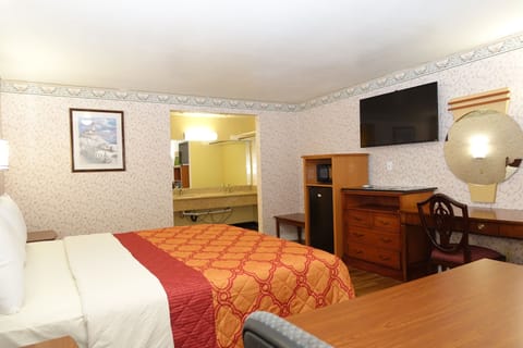 Luxury Room, 1 Bedroom, Refrigerator & Microwave | Desk, free WiFi, bed sheets