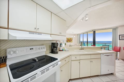 Condo, 2 Bedrooms, Sea View (802E) | Private kitchen | Fridge, microwave, oven, stovetop