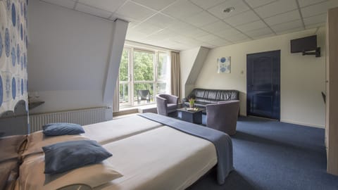 Comfort Twin Room | Soundproofing, iron/ironing board, rollaway beds, free WiFi