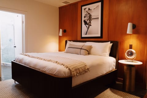 Room (Continental) | Down comforters, minibar, in-room safe, blackout drapes