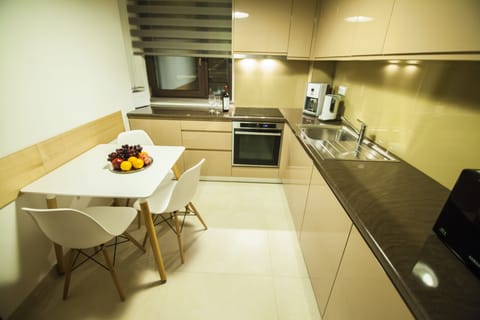 Deluxe Apartment | 1 bedroom, premium bedding, in-room safe, desk