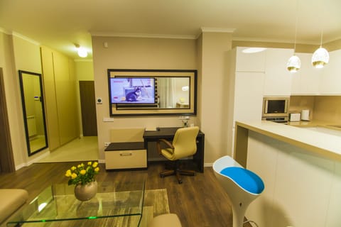 Deluxe Apartment | 1 bedroom, premium bedding, in-room safe, desk