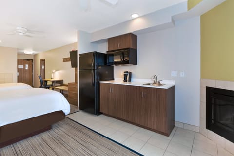 Suite, 2 Double Beds, Jetted Tub (Additional Living Area, Valley View) | Room amenity