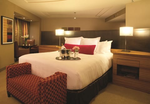 Luxury Corner Suite | Premium bedding, down comforters, minibar, in-room safe