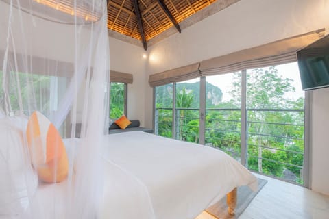 Superior Studio | Minibar, in-room safe, desk, free cribs/infant beds