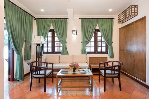 Garden View Villa Suite | Living room | LCD TV