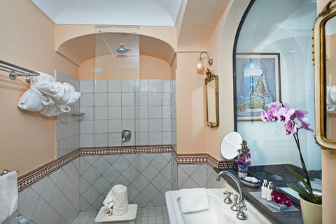 Deluxe Double Room, Balcony, Sea View | Bathroom | Separate tub and shower, rainfall showerhead, free toiletries