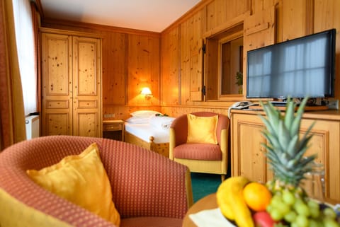 Double Room (Seefeld) | Living area | Flat-screen TV