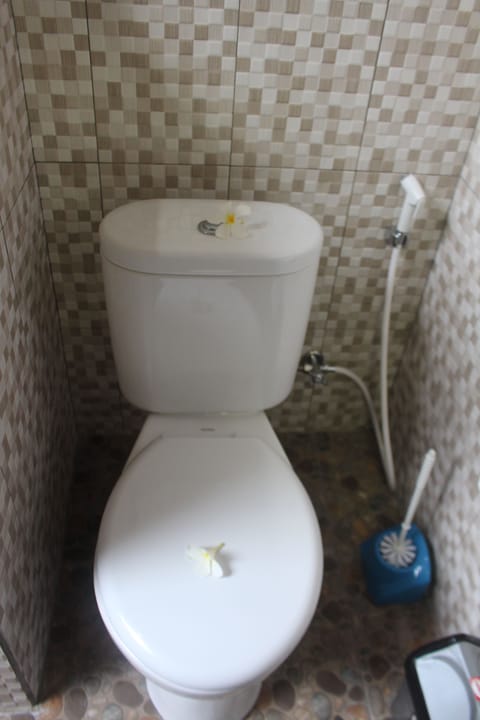 Superior Room | Bathroom | Shower, free toiletries, hair dryer, towels