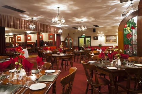 Daily full breakfast (EUR 14.95 per person)