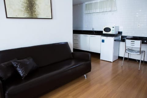 Quarto superior, 2 quartos | Living room | 32-inch flat-screen TV with digital channels, TV