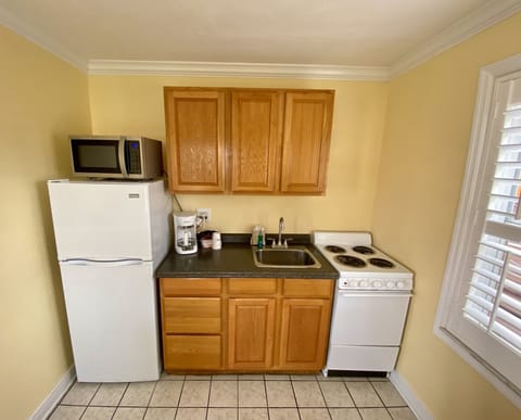 South Cottages, Ocean View | Private kitchen | Coffee/tea maker