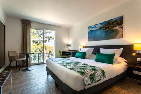 Superior Room, Terrace, Sea View | Premium bedding, in-room safe, desk, iron/ironing board