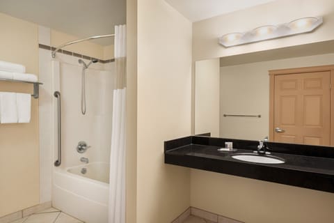 Two Queen Room | Bathroom | Combined shower/tub, free toiletries, hair dryer, towels