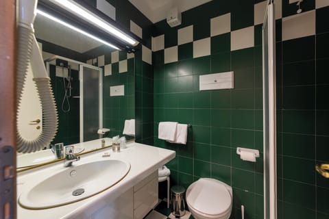 Comfort Room, Garden Area | Bathroom | Shower, free toiletries, hair dryer, bidet