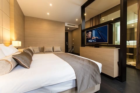 Executive Studio Suite | Premium bedding, minibar, in-room safe, desk