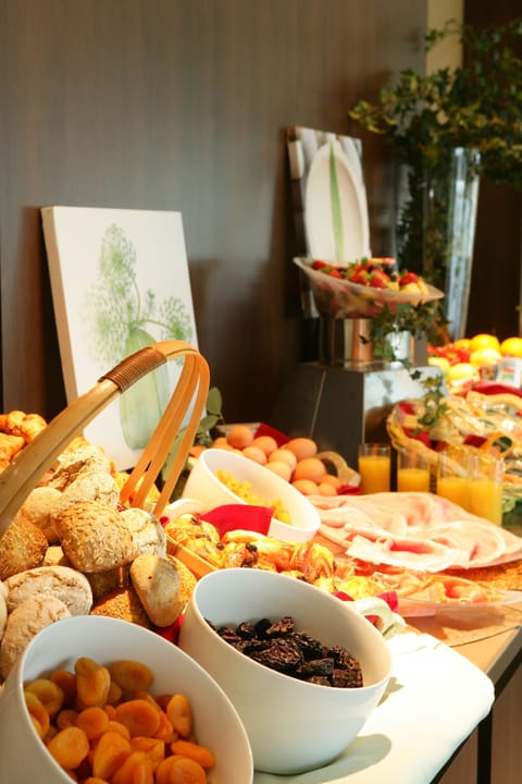 Daily buffet breakfast (EUR 16 per person)