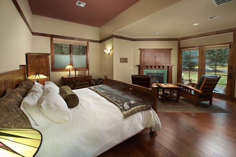 Patio Lodge Suite | Premium bedding, pillowtop beds, iron/ironing board