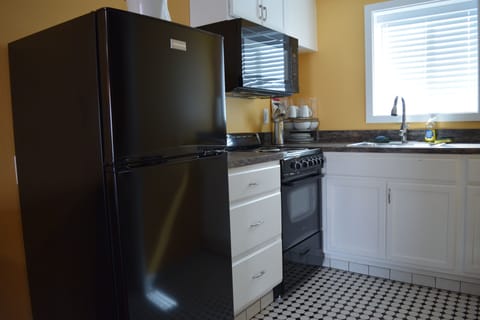 Deluxe Suite 2 King Beds Kitchenette No Pets | Private kitchenette | Fridge, microwave, coffee/tea maker