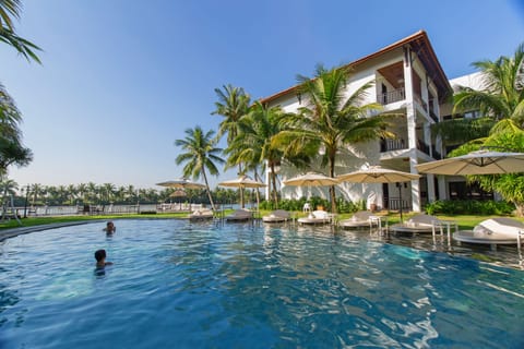 Outdoor pool, pool umbrellas, sun loungers