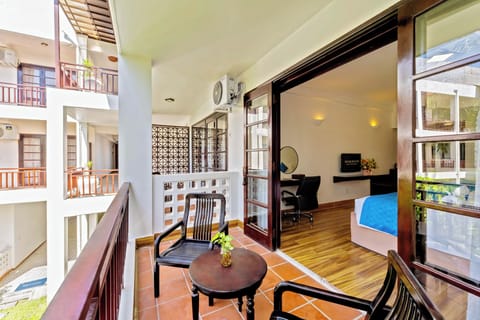 Deluxe Triple Room, Garden View | Balcony