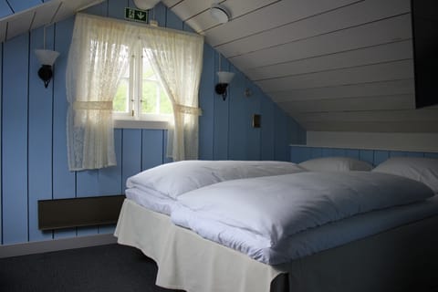 Standard Double Room | Premium bedding, pillowtop beds, desk, iron/ironing board