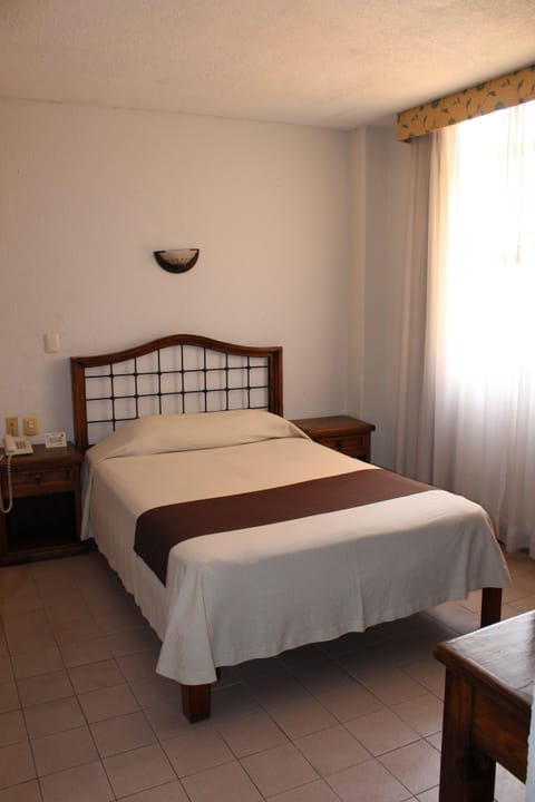 Standard Room, 1 Double Bed | In-room safe, iron/ironing board, free WiFi, wheelchair access