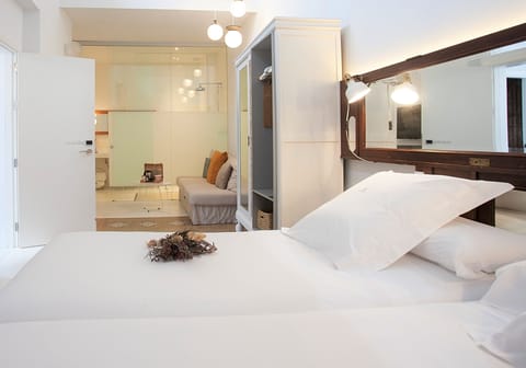 Superior Double Room | Premium bedding, minibar, in-room safe, individually decorated