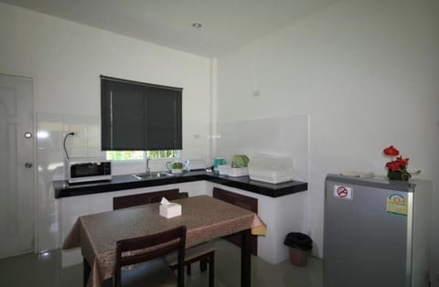 Classic House | Private kitchen | Fridge, microwave, electric kettle, toaster