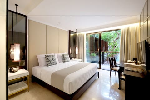 Junior Suite | 1 bedroom, premium bedding, in-room safe, individually decorated