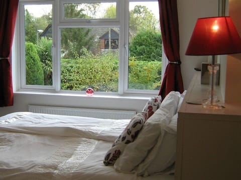 Double Room, Ensuite (over the bath - Rose)