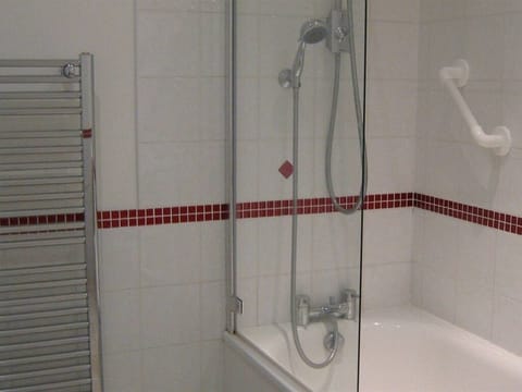 Double Room, Ensuite (over the bath - Rose) | Bathroom