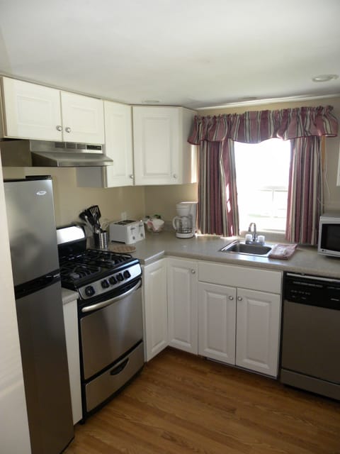 Deluxe Cottage, 1 Bedroom, Kitchen, Ocean View | Private kitchen