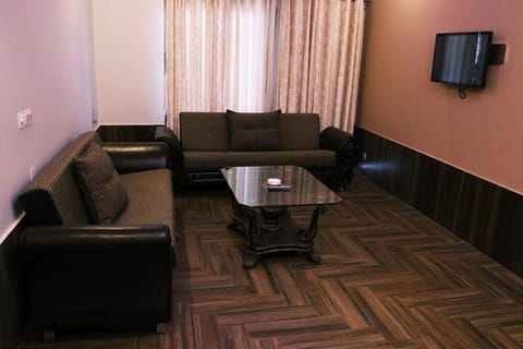 Suite | Living area | TV