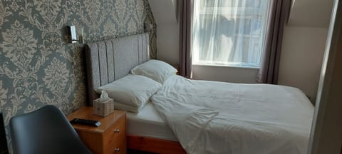 Double Room | Premium bedding, free WiFi, bed sheets