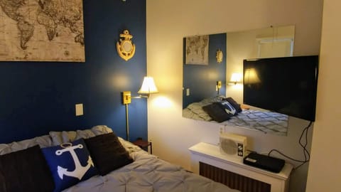 Double Room, 1 Queen Bed | Free WiFi, bed sheets