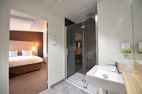 Standard Room, 1 Double Bed | Premium bedding, desk, soundproofing, iron/ironing board