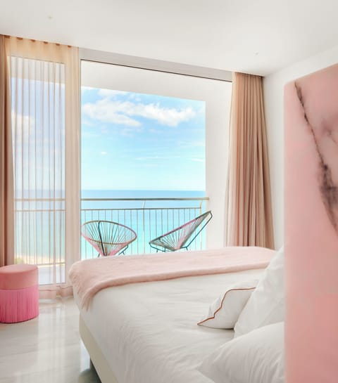 Junior Suite, Sea View | Minibar, in-room safe, desk, blackout drapes