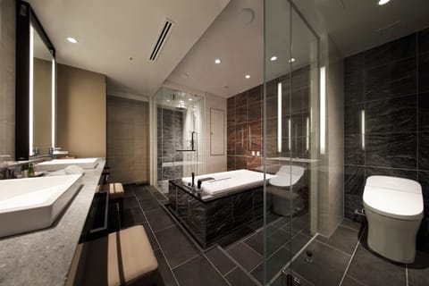 Premier Suite, Non Smoking (East) | Bathroom | Separate tub and shower, rainfall showerhead, free toiletries