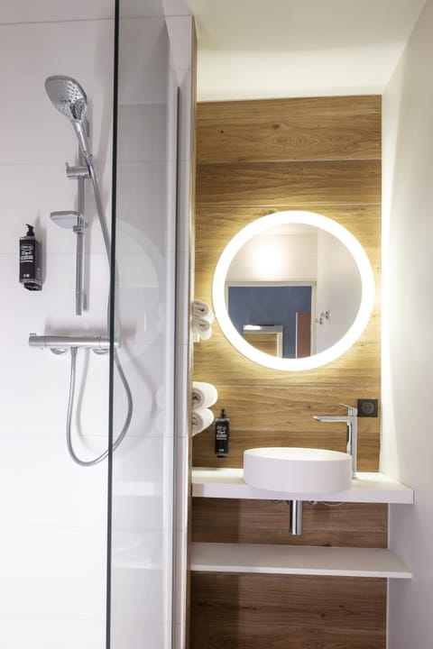 Shower, free toiletries, hair dryer, towels