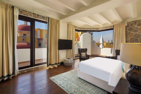 Serenity Suite | Premium bedding, pillowtop beds, minibar, in-room safe